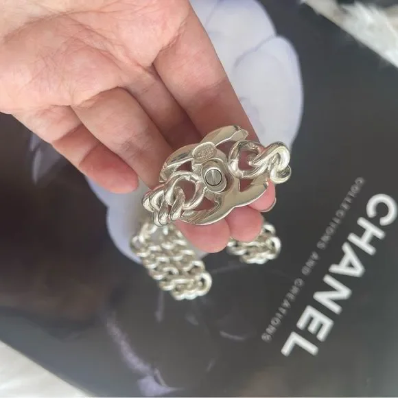 Sold AUTHENTIC Chanel silver tone large chunky CC Turnlock jumbo choker - Picture 4 of 7